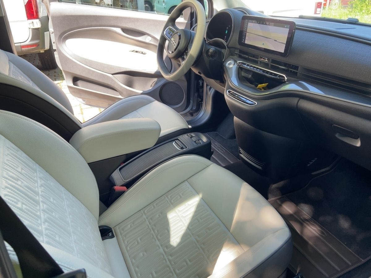 Fiat 500e La Prima - Samsaru's Car Outlet