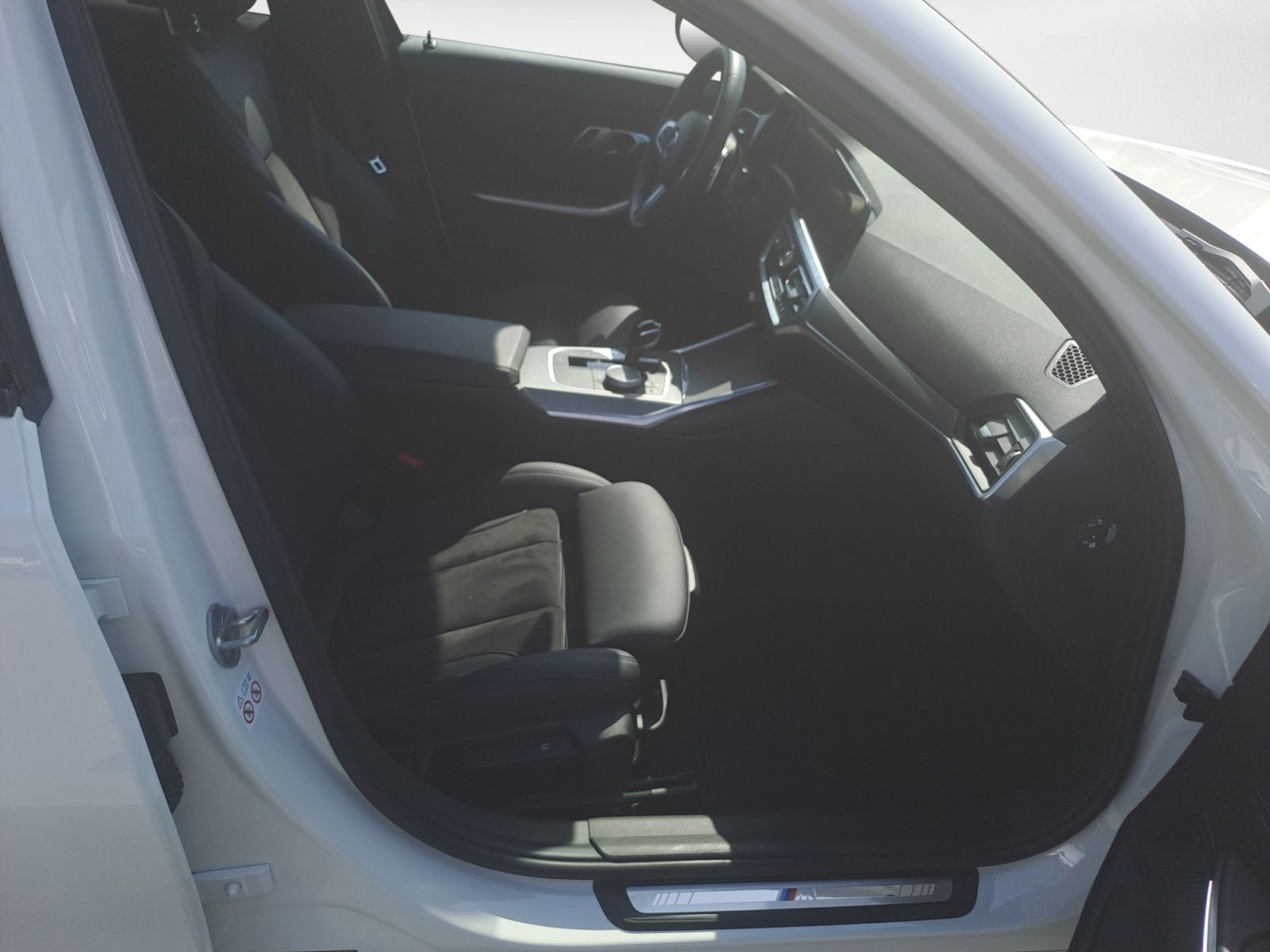 BMW 330e Touring M Sportpaket - Samsaru's Car Outlet
