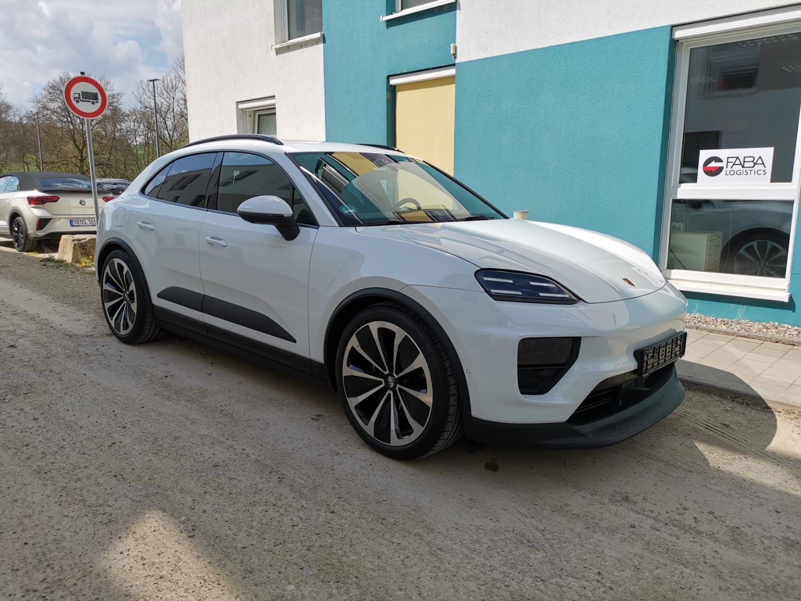 Porsche Macan 4 - Samsaru's Car Outlet