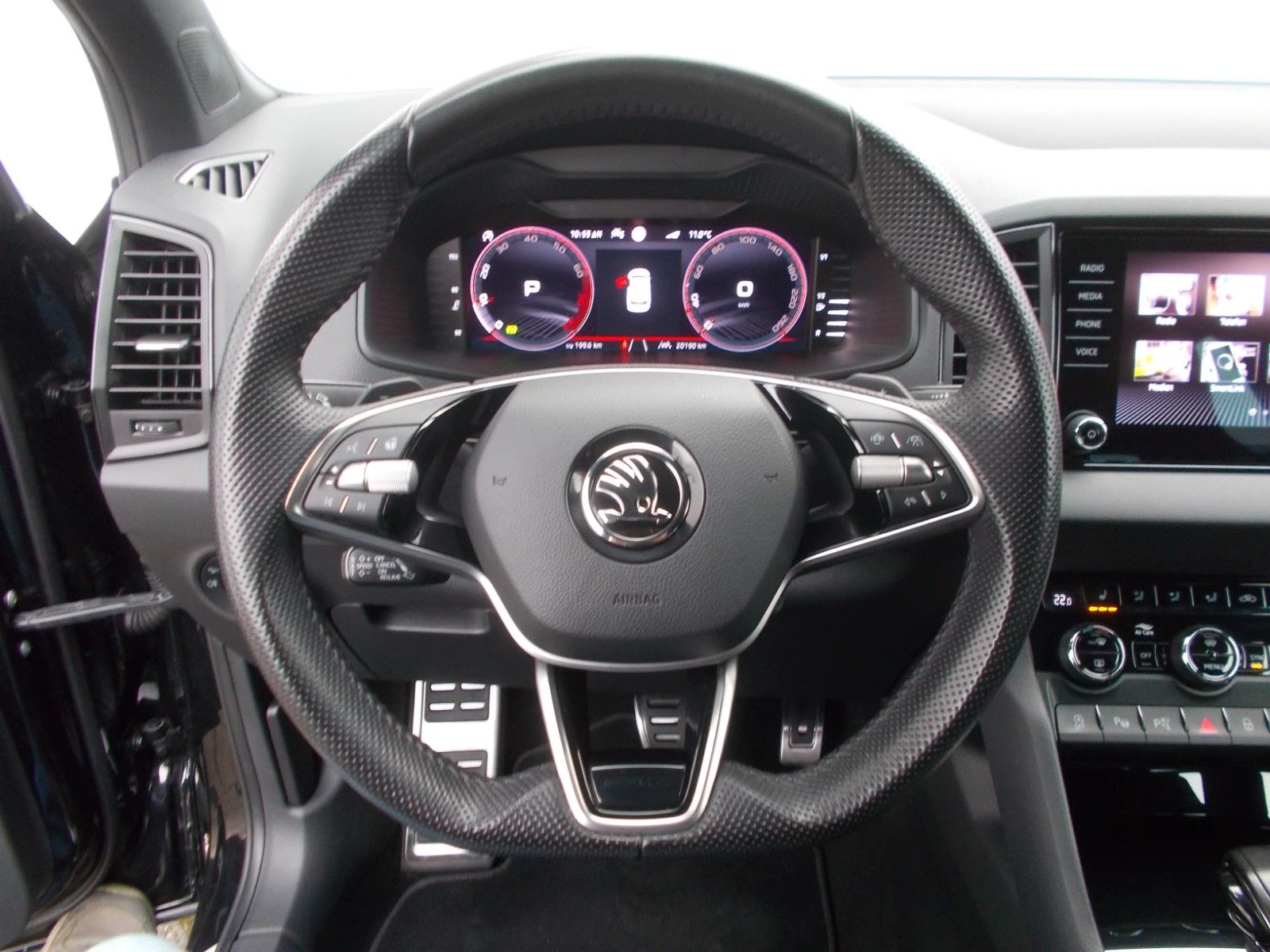 Skoda Karoq  1.5 TSI Sportline * DSG * Navi *AHK *360°