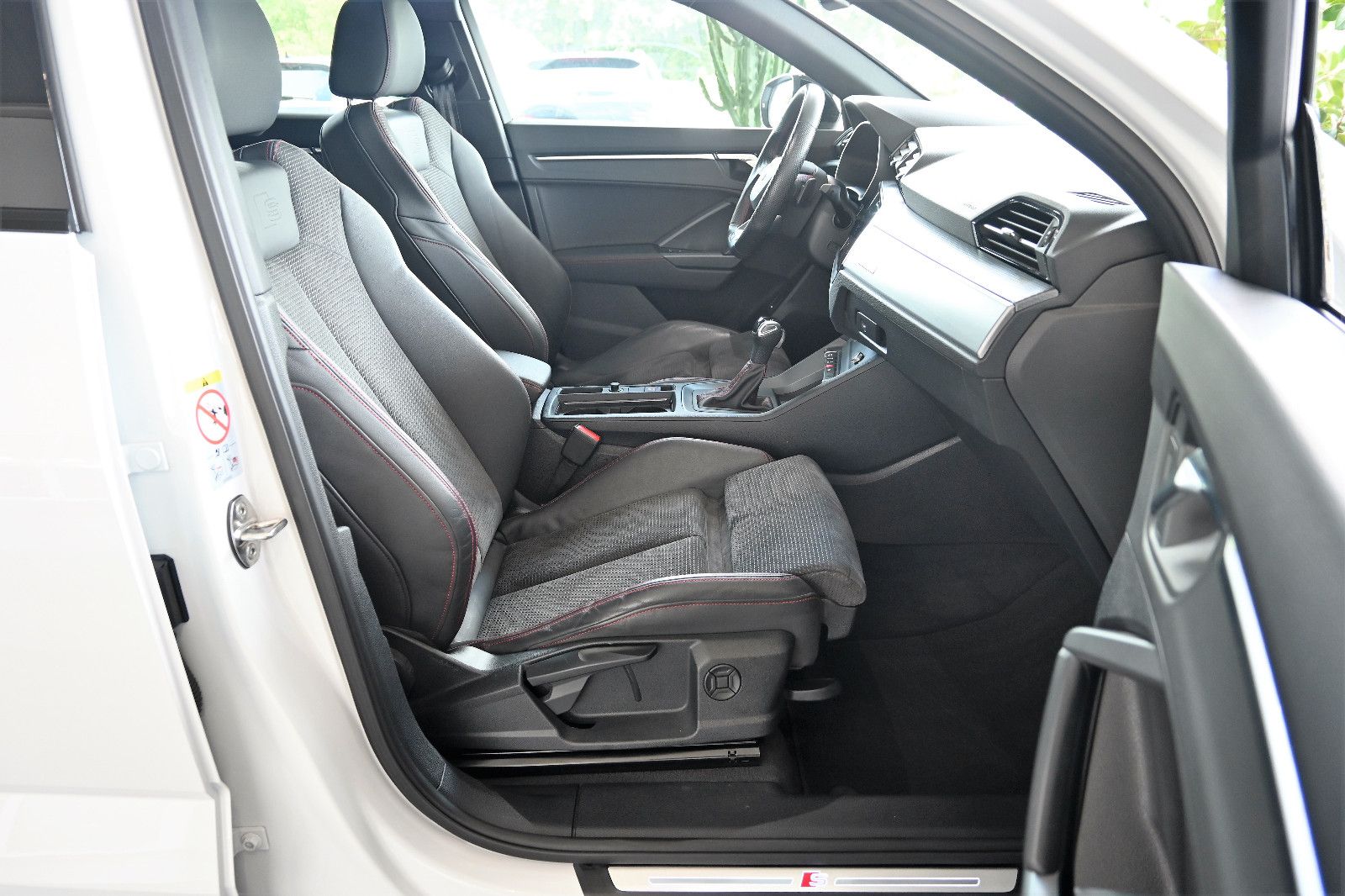 Audi Q3 SB 40 TFSI qu S-Line - Samsaru's Car Outlet