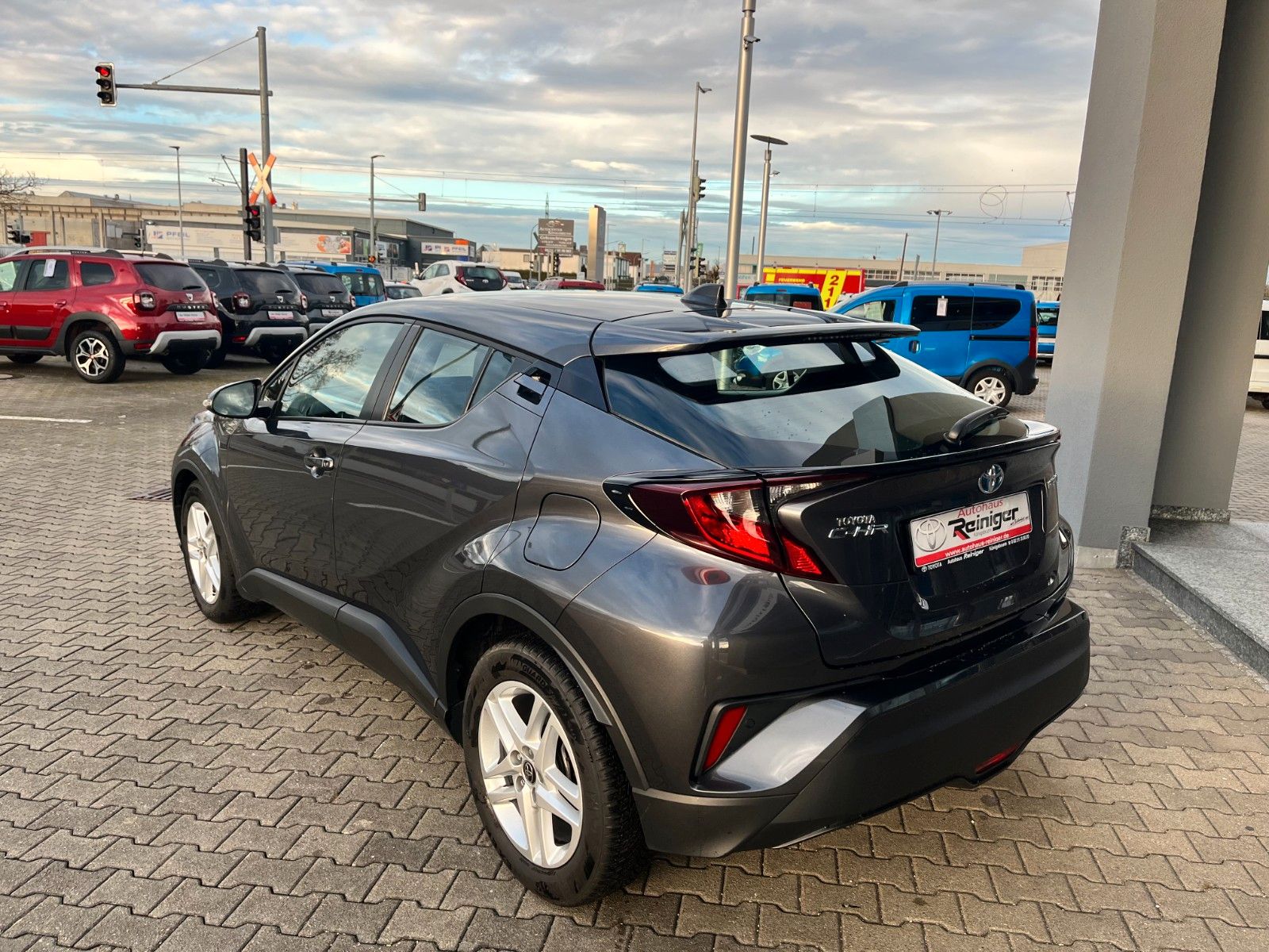 Toyota C-HR 1.8l VVT-i Hybrid - Samsaru's Car Outlet