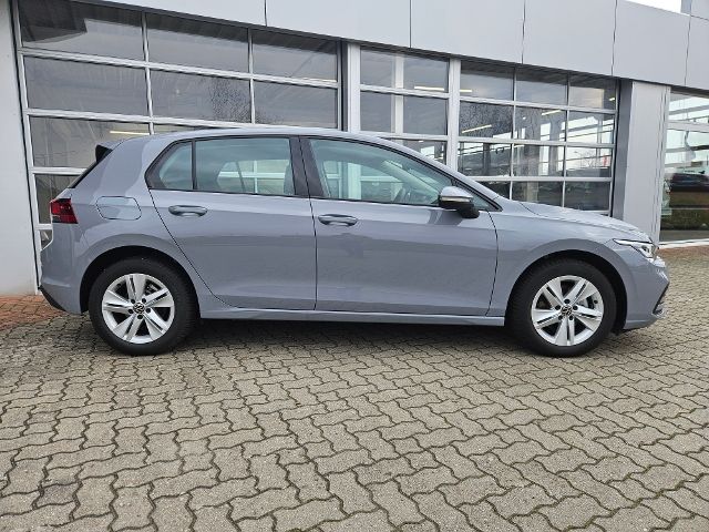 Volkswagen Golf VIII 1.0 eTSI Life eTSI - Samsaru's Car Outlet
