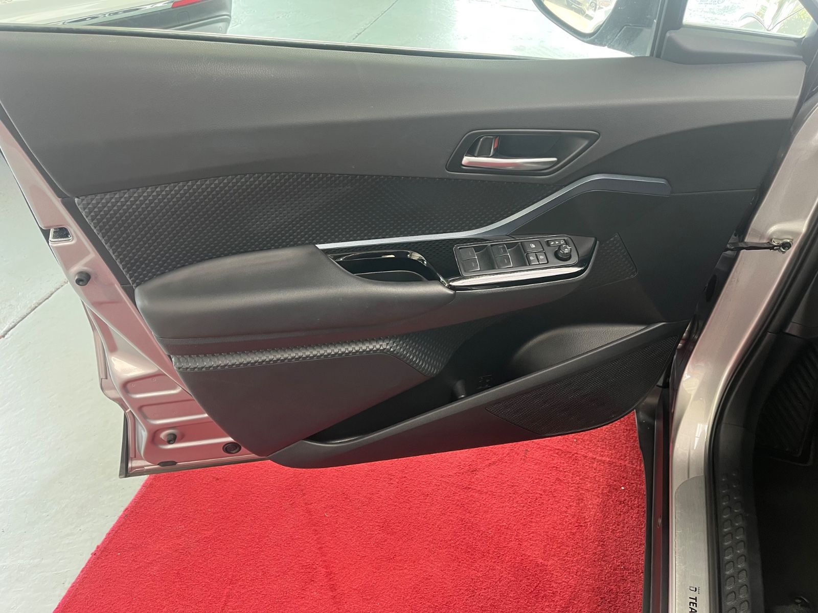 Toyota C-HR Hybrid1.8 Team - Samsaru's Car Outlet