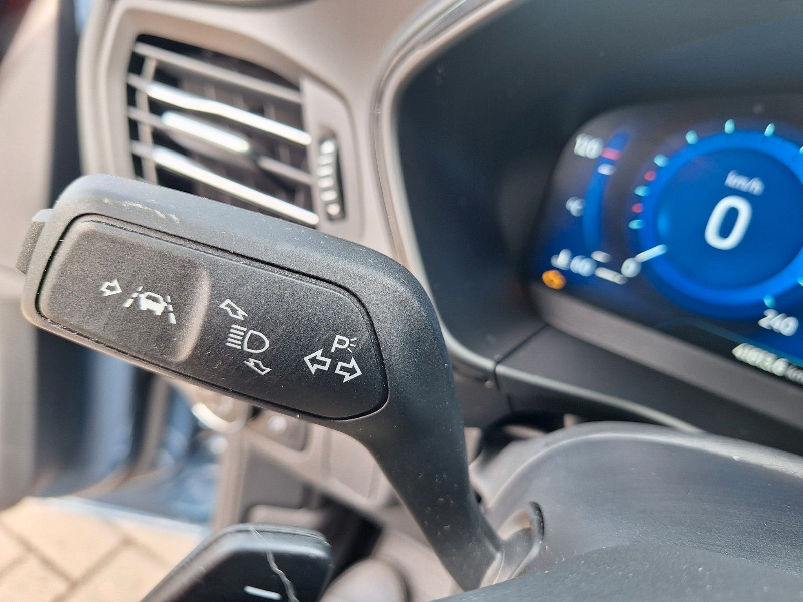 Ford Focus Turnier ST-Line X AHK NAVI LED PDC RFK LMF