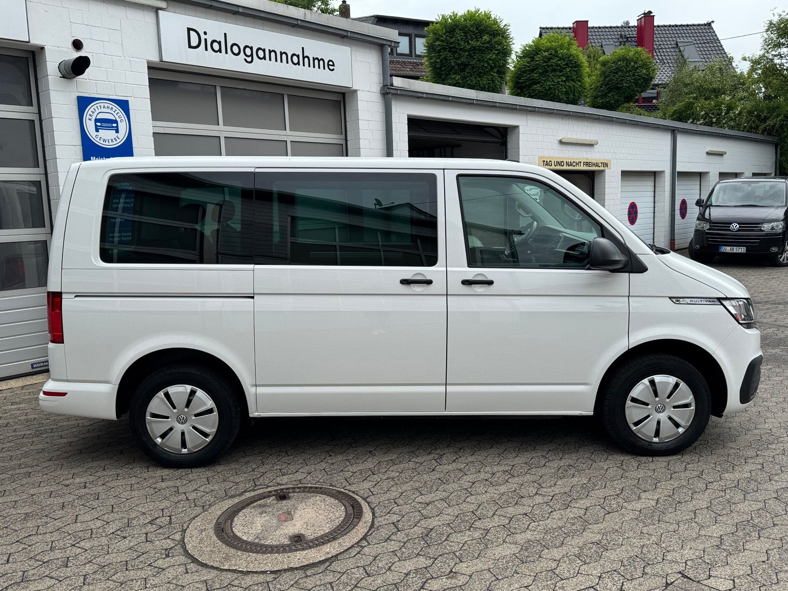 Volkswagen T6.1 Multivan 2.0 TDI Trendline - Samsaru's Car Outlet