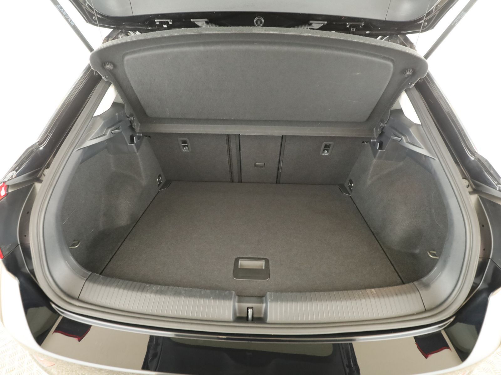 Volkswagen T-Roc 1.0 TSI Style - Samsaru's Car Outlet