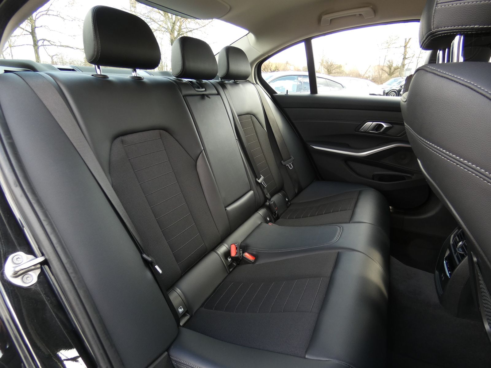 BMW 320i xDrive Limousine Sport Line HiFi DAB LED