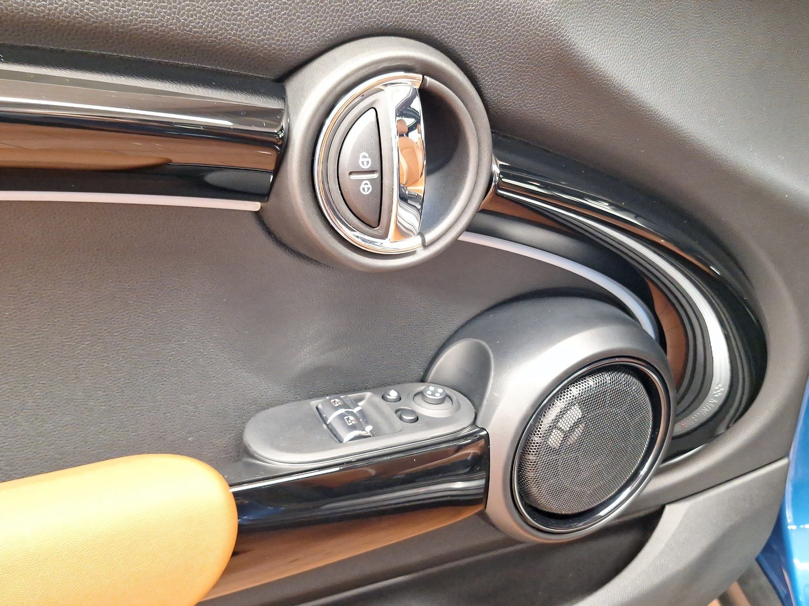 MINI Cooper S - Samsaru's Car Outlet