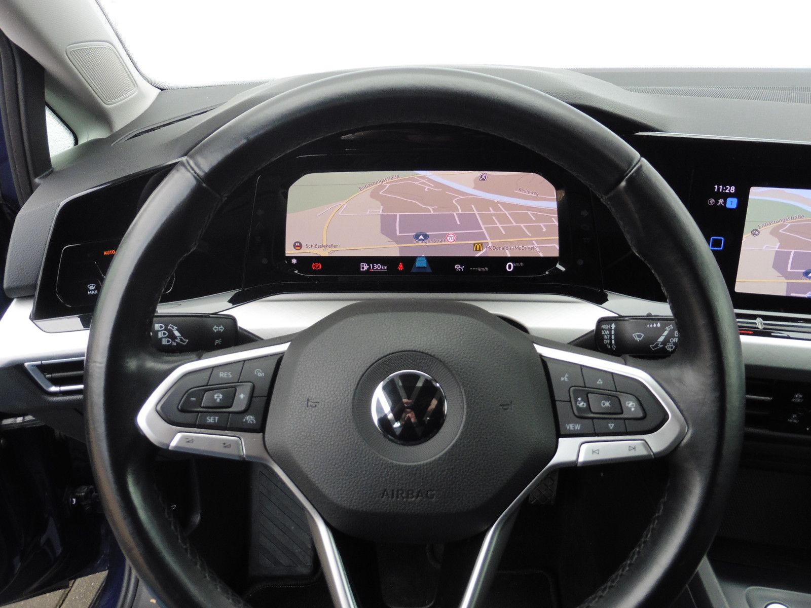 Volkswagen Golf 2.0 TDI LIFE - Samsaru's Car Outlet