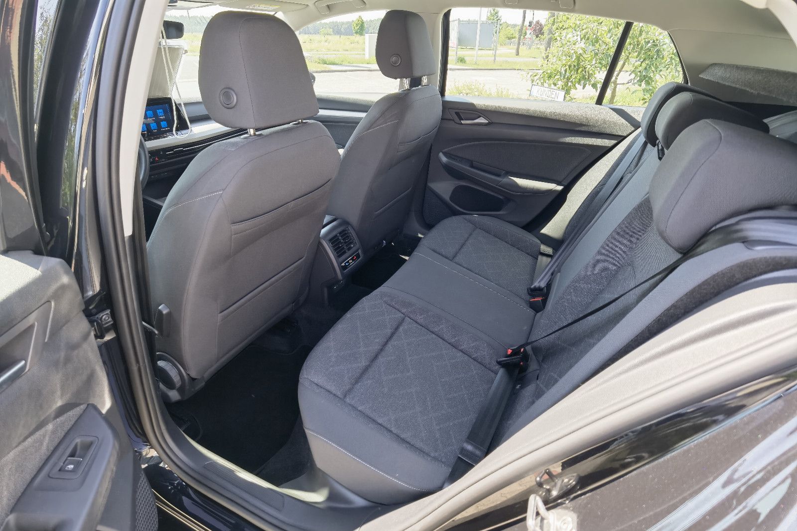 Volkswagen Golf Life 1.5 TSI - Samsaru's Car Outlet