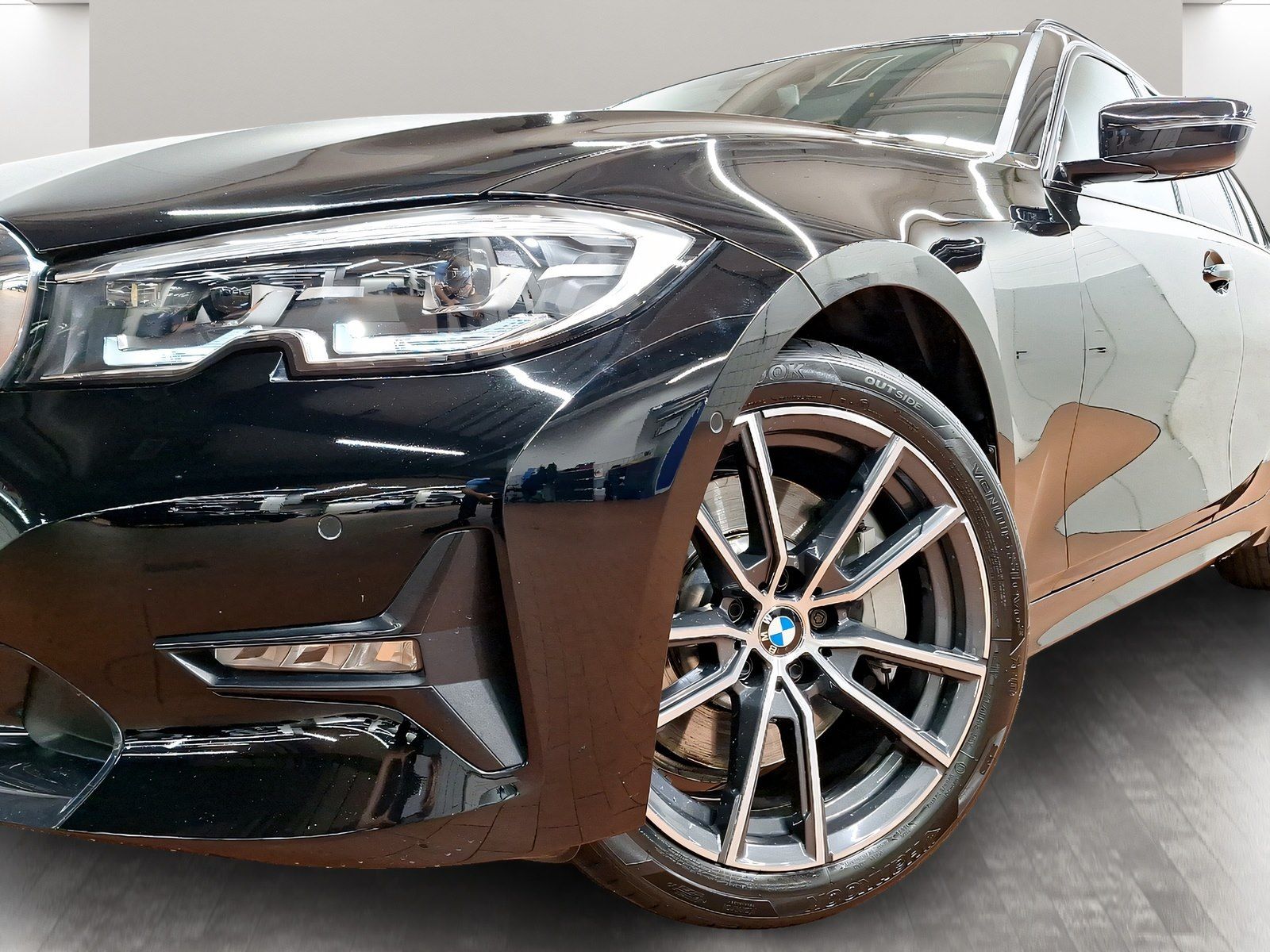 BMW 330i Touring Sport Line - Samsaru's Car Outlet
