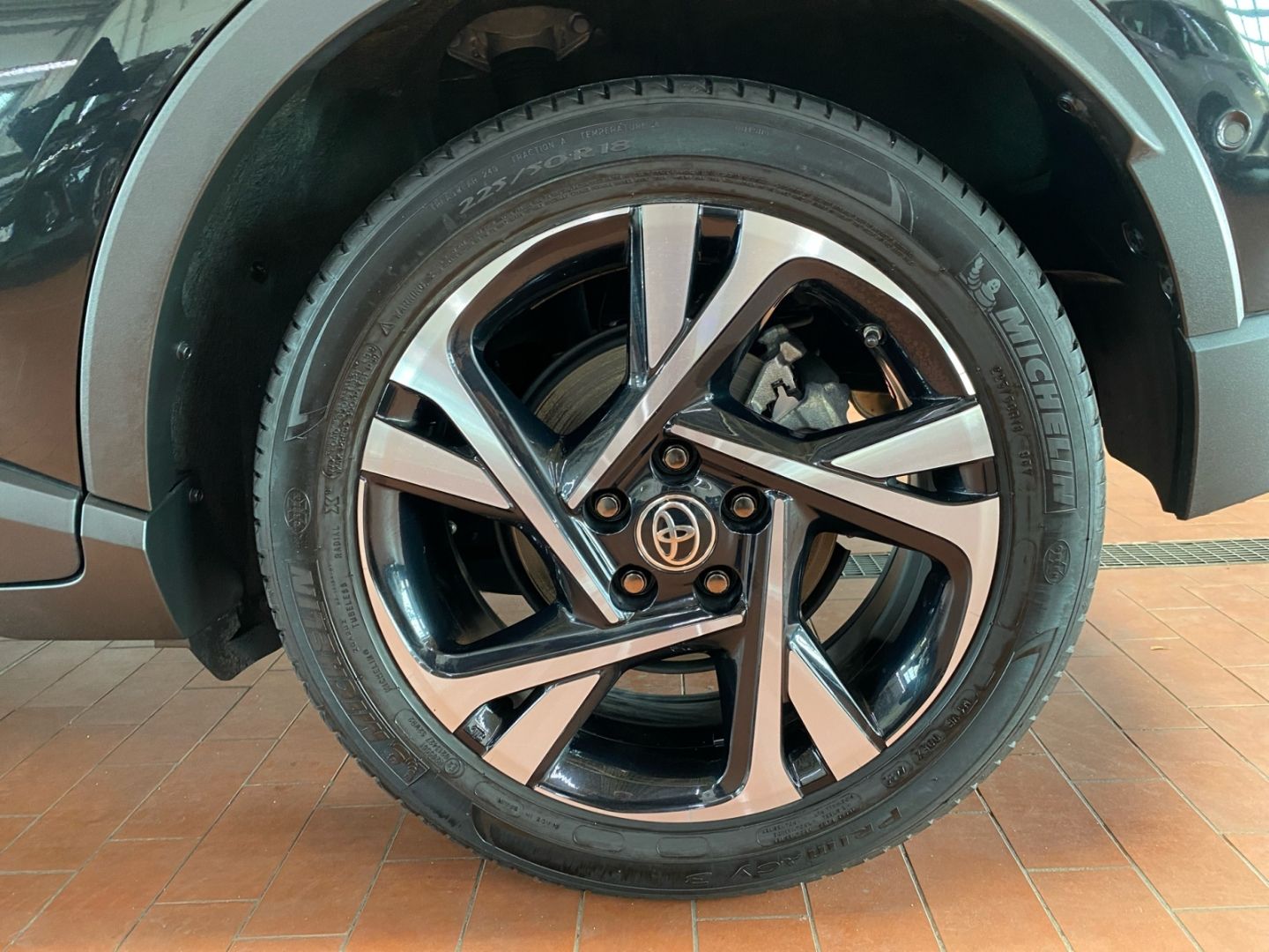 Toyota C-HR 1.8 Hybrid Team - Samsaru's Car Outlet
