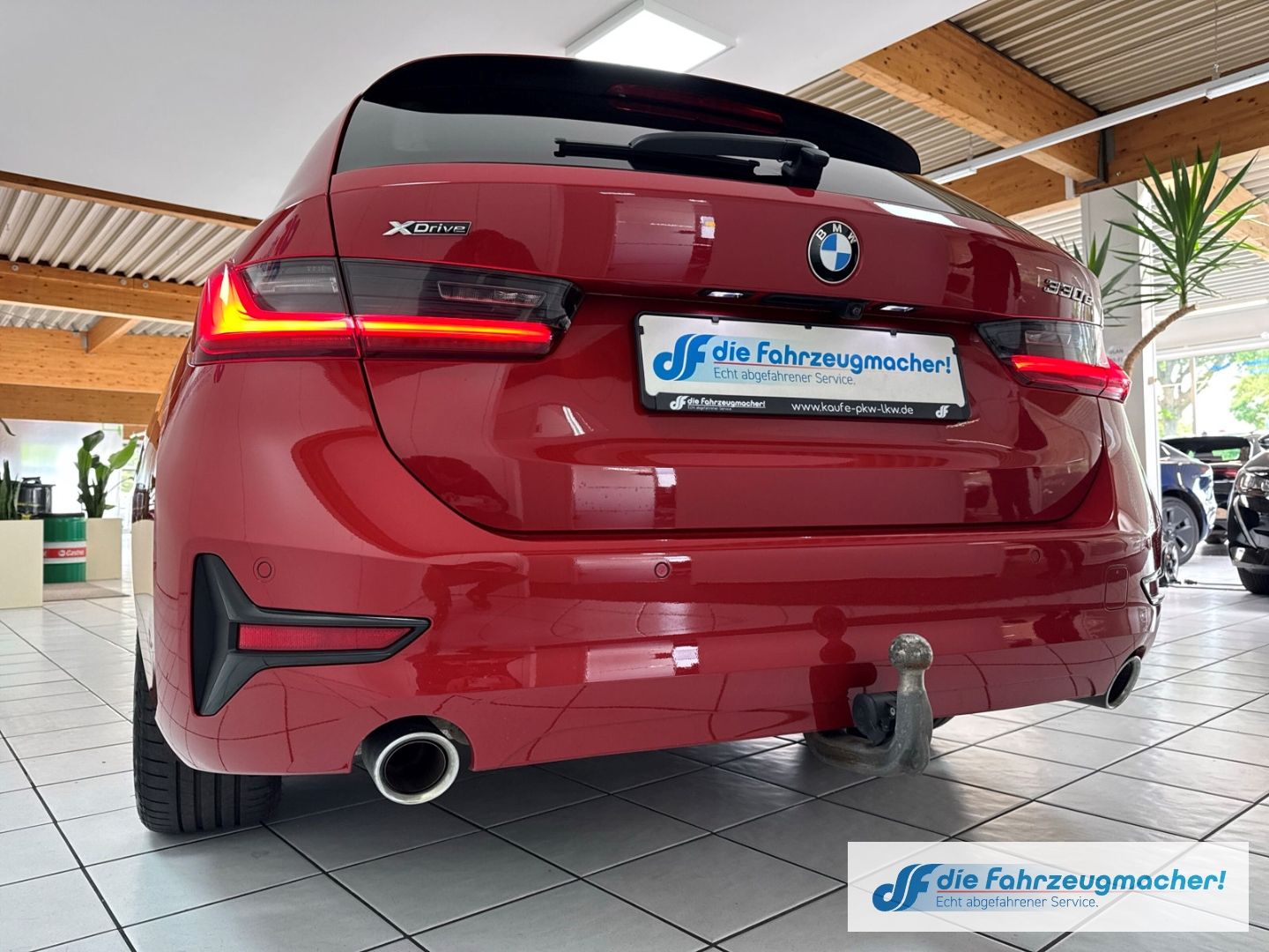 BMW 330 e xDrive Advantage Touring Park-Assistent AH
