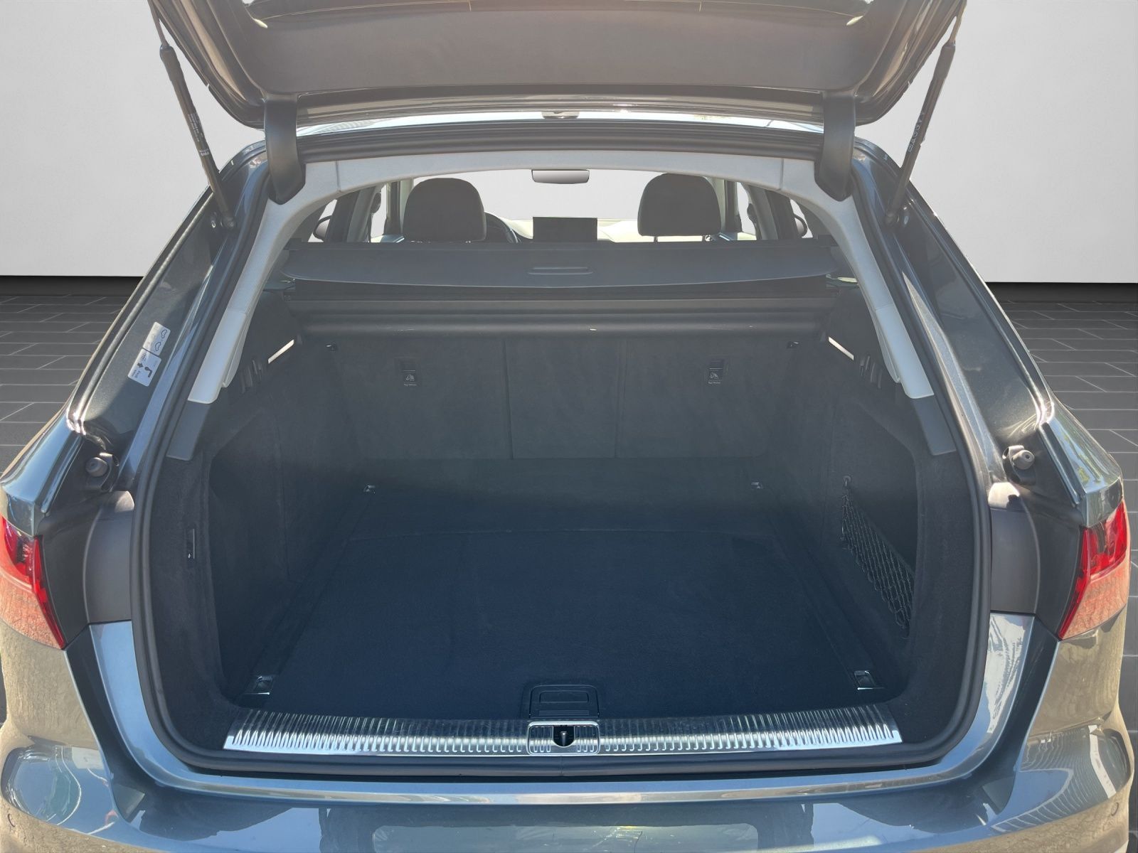 Audi A4 Avant 40 TDI S Line - Samsaru's Car Outlet