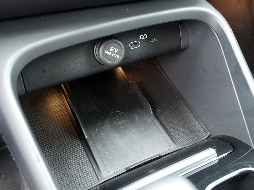 Volvo XC40 Plus Recharge Pure Electric AHK