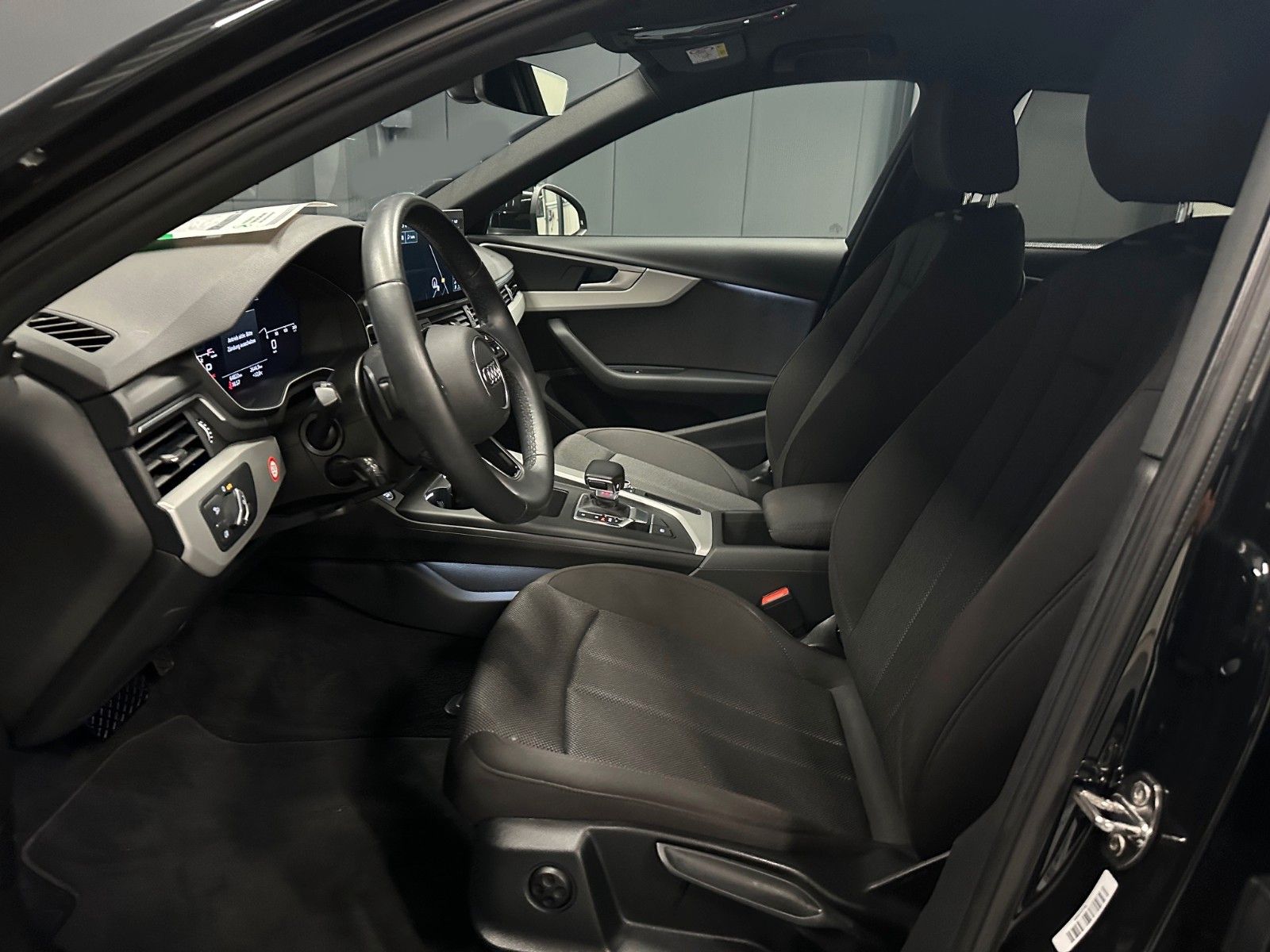 Audi A4 Lim. 40 TDI advanced - Samsaru's Car Outlet