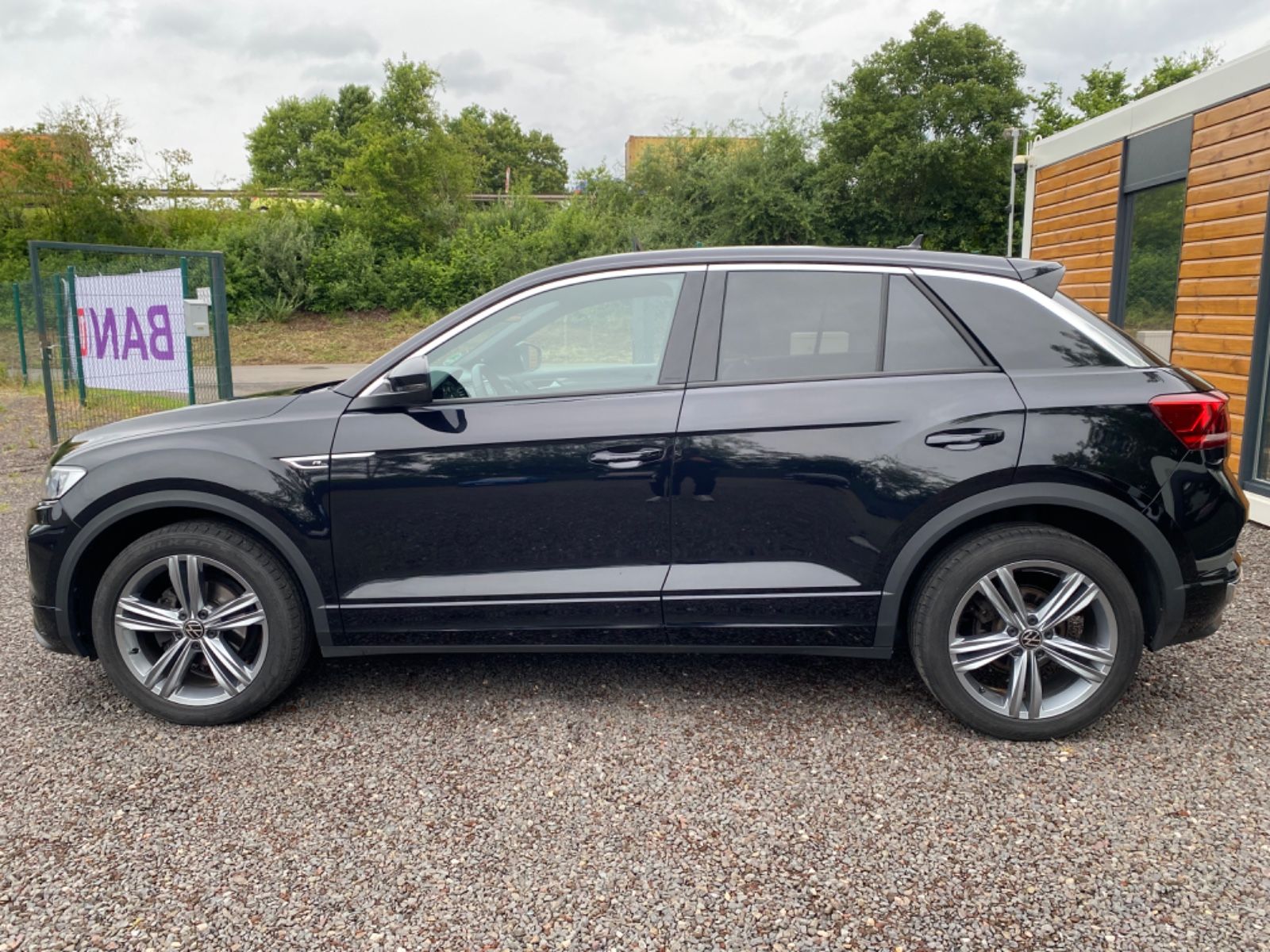 Volkswagen T-Roc 1.5 TSI R-Line - Samsaru's Car Outlet