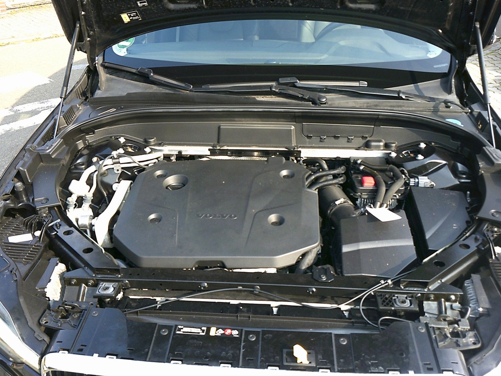 Volvo XC60 Momentum Pro 2WD - Samsaru's Car Outlet