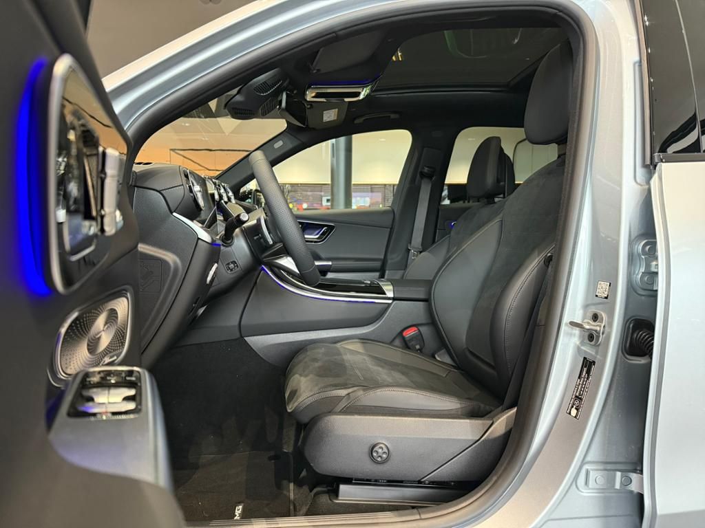 Mercedes-Benz GLC 300 AMG+PANO+AHK+DISTRONIC+KEYL+BURM+DIGI L+