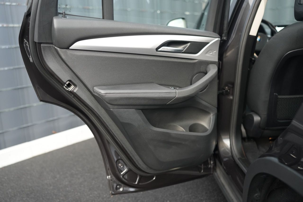 BMW X3 xDrive 20 i Advantage *LIVECOCKPIT*NAVI*