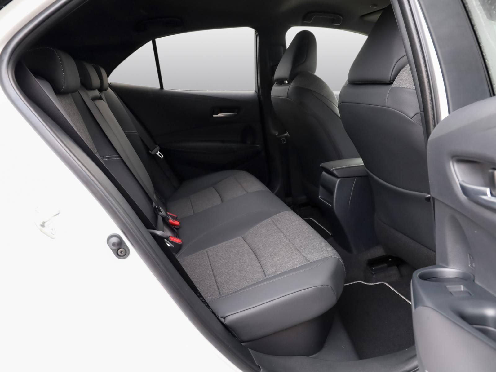 Toyota Corolla 1.8 Hybrid BLACK&WHITE NAVI SHZ PDC