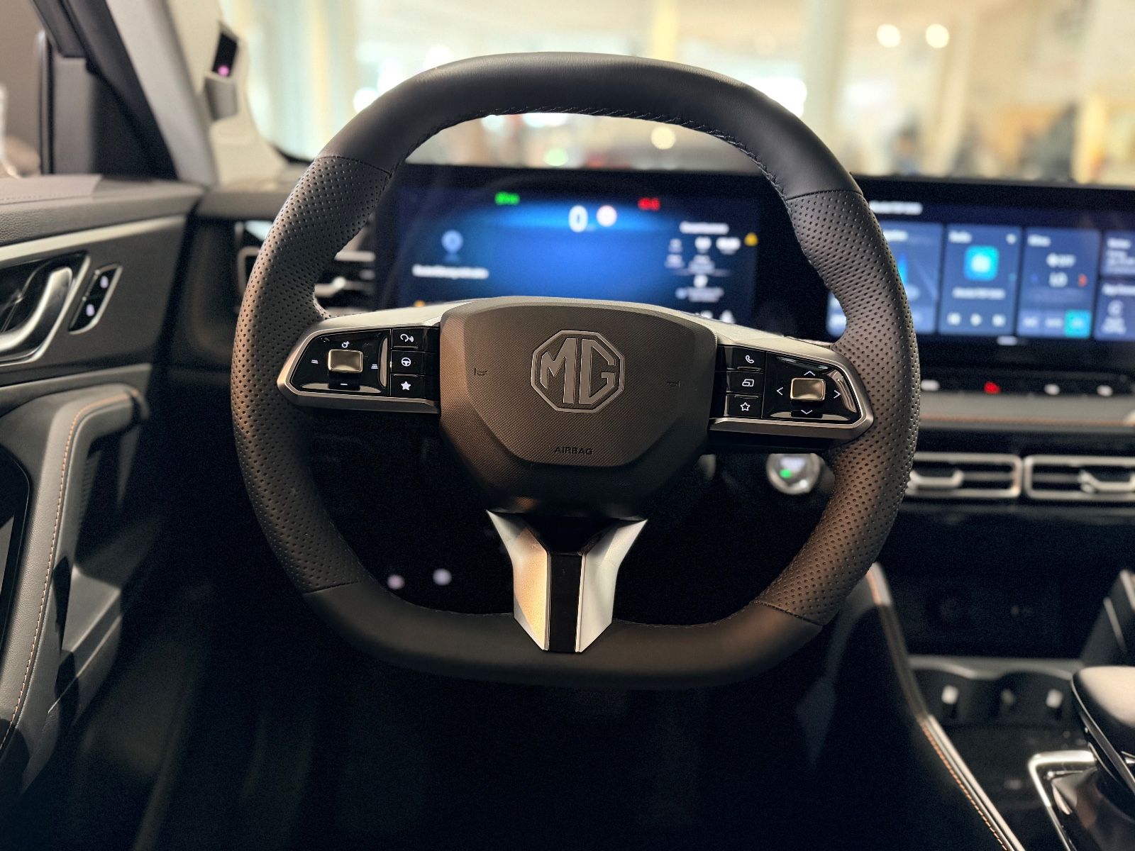 MG HS PHEV // PLUG-IN-HYBRID