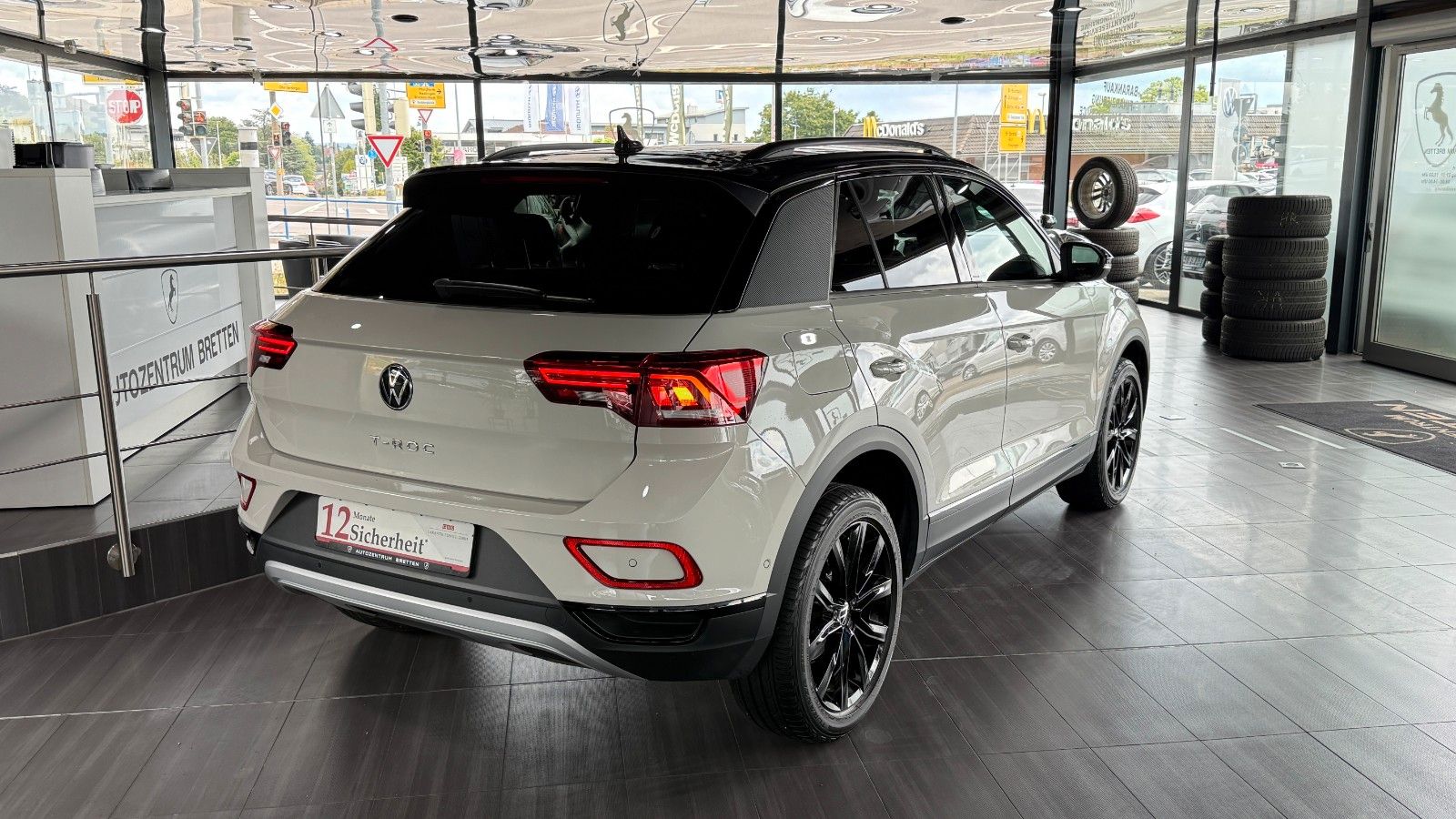 Volkswagen T-Roc 1.5 TSI Black - Samsaru's Car Outlet