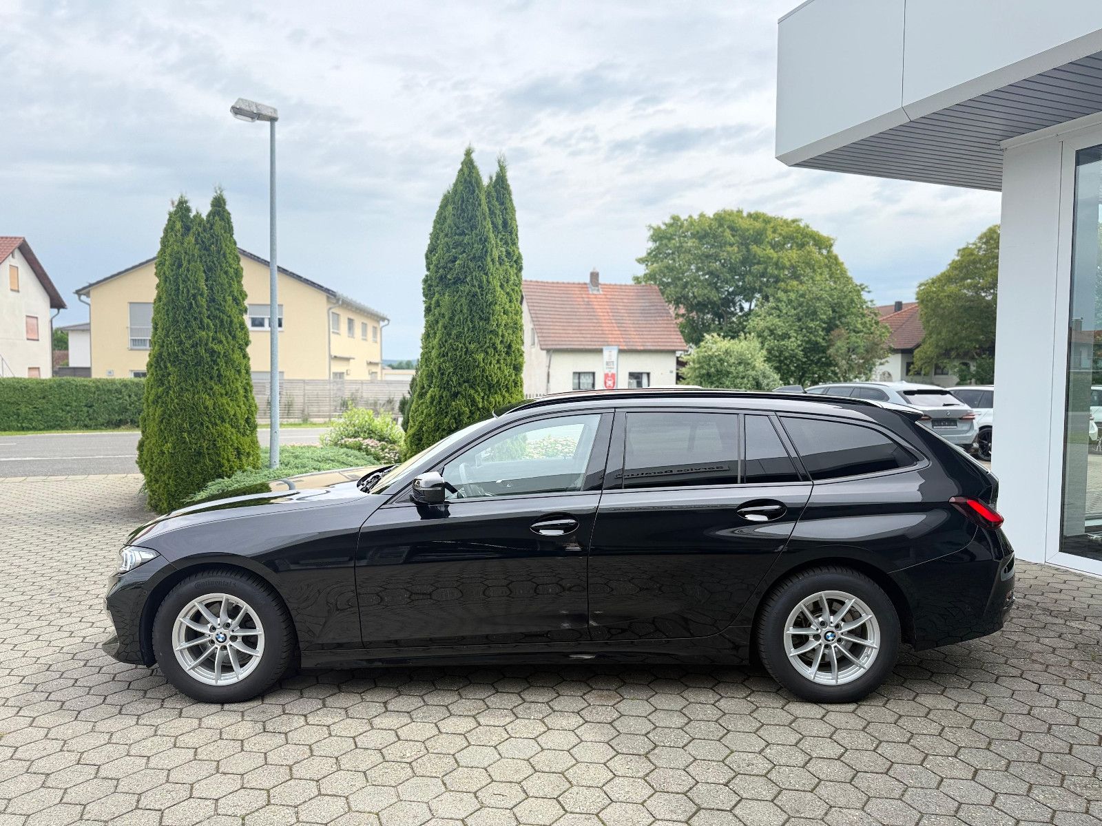 BMW 320d Touring - Samsaru's Car Outlet