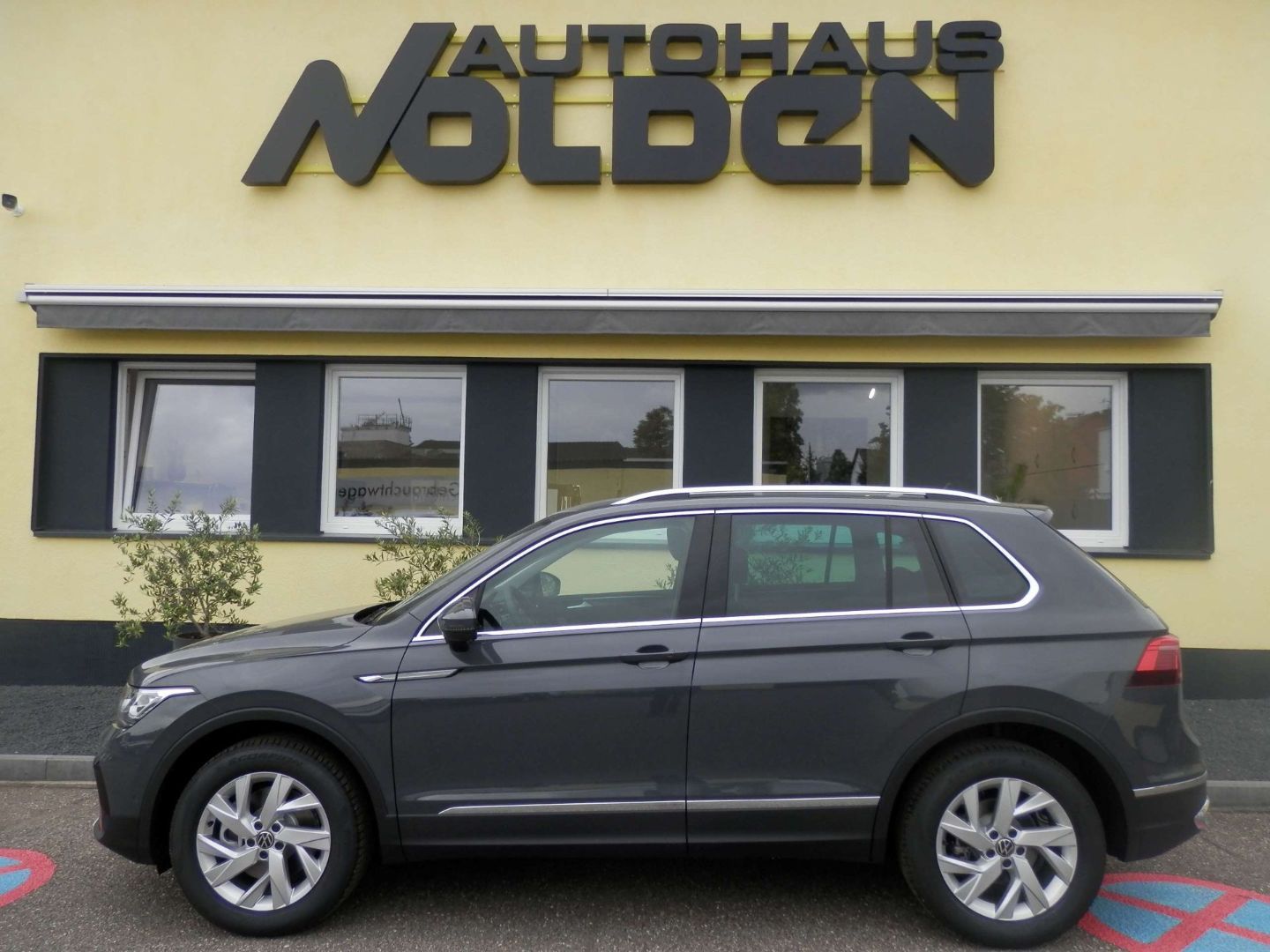 Volkswagen Tiguan Elegance - Samsaru's Car Outlet