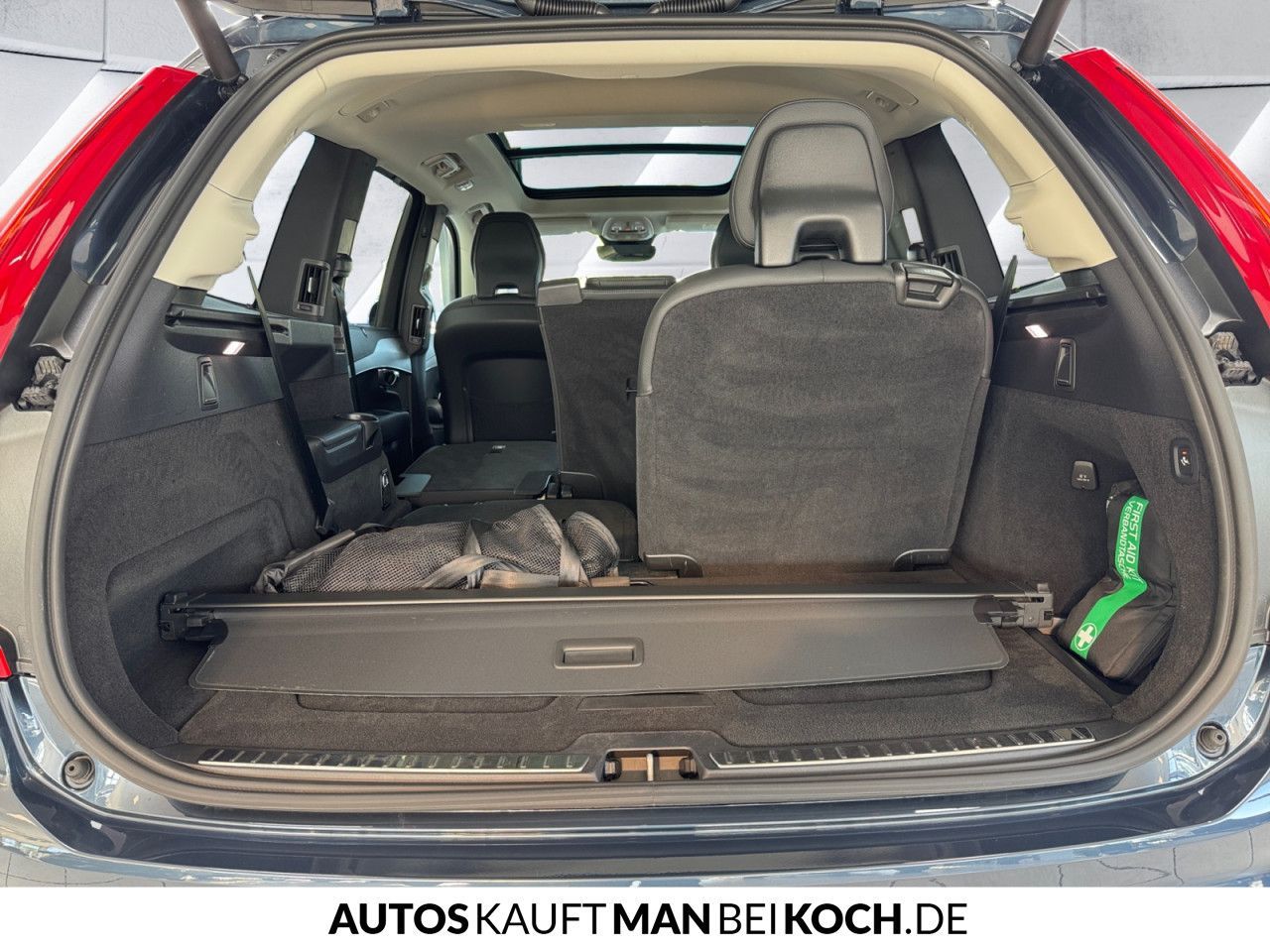 Volvo XC90 T8 Plug-In AWD Plus Dark - Samsaru's Car Outlet