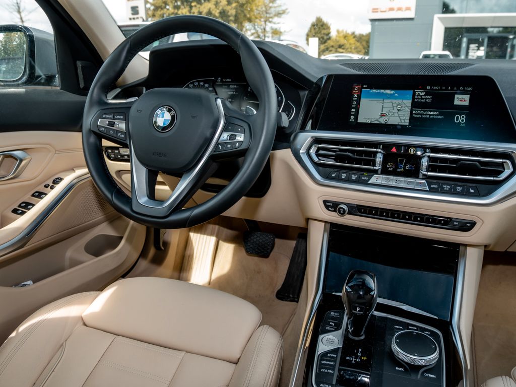 BMW 320 i Sport Line - Samsaru's Car Outlet