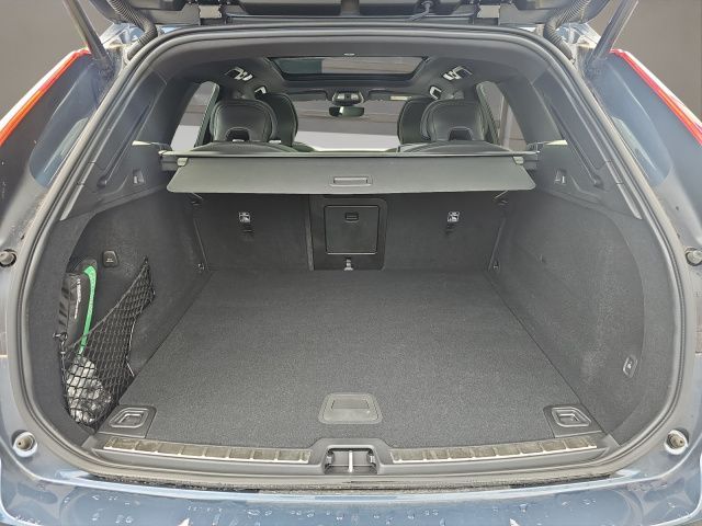 Volvo XC60 B5 AWD Ultimate Dark - Samsaru's Car Outlet