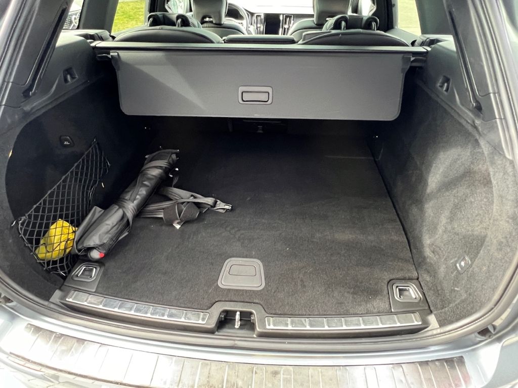 Volvo XC60 R-Design Recharge AWD T6 HUD StandHZG AHK A