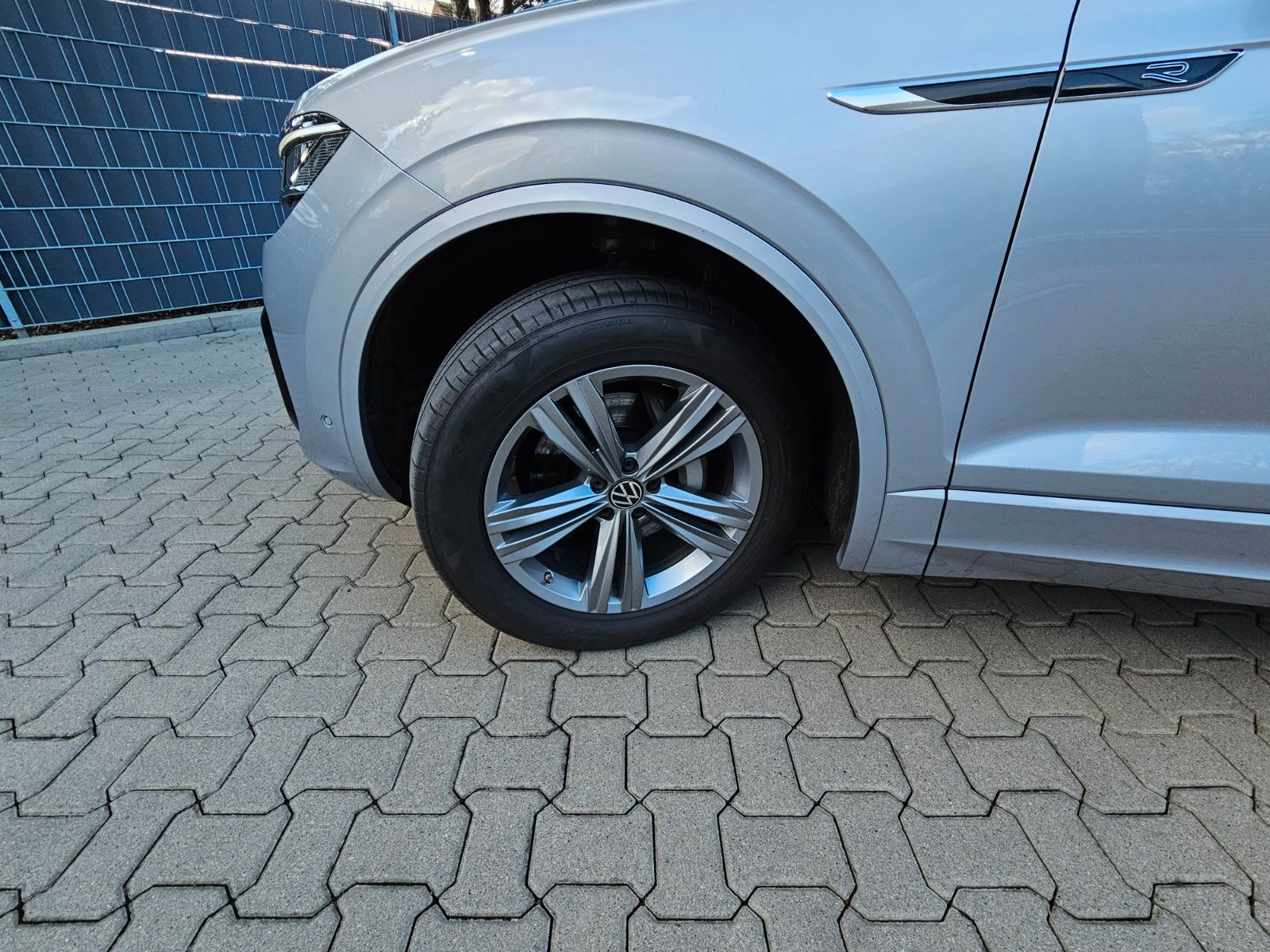 Volkswagen Touareg R-Line 4Motion - Samsaru's Car Outlet