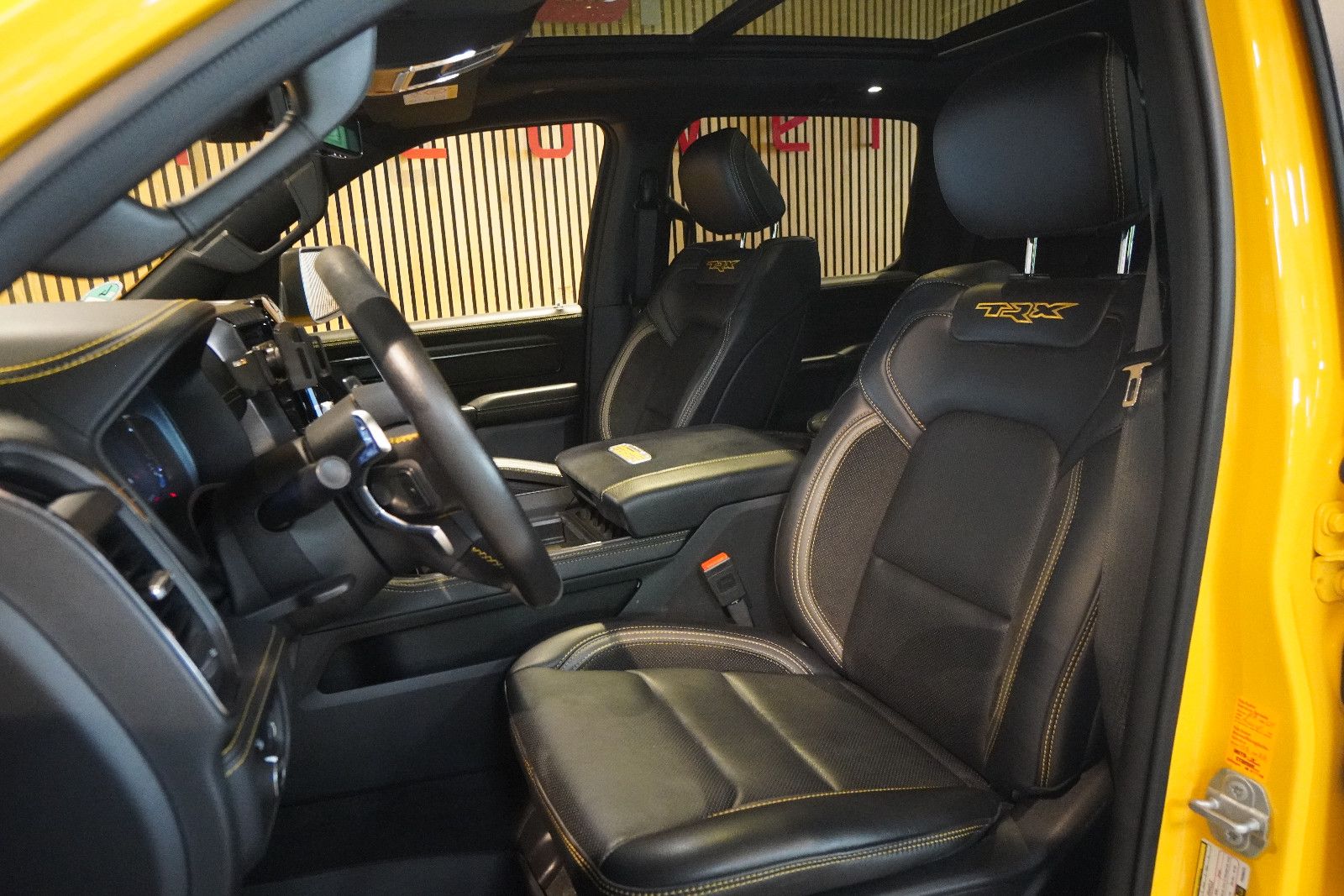 Dodge RAM 1500 TRX V8 6.2 L -Hardtop-MWST-Top Zustand