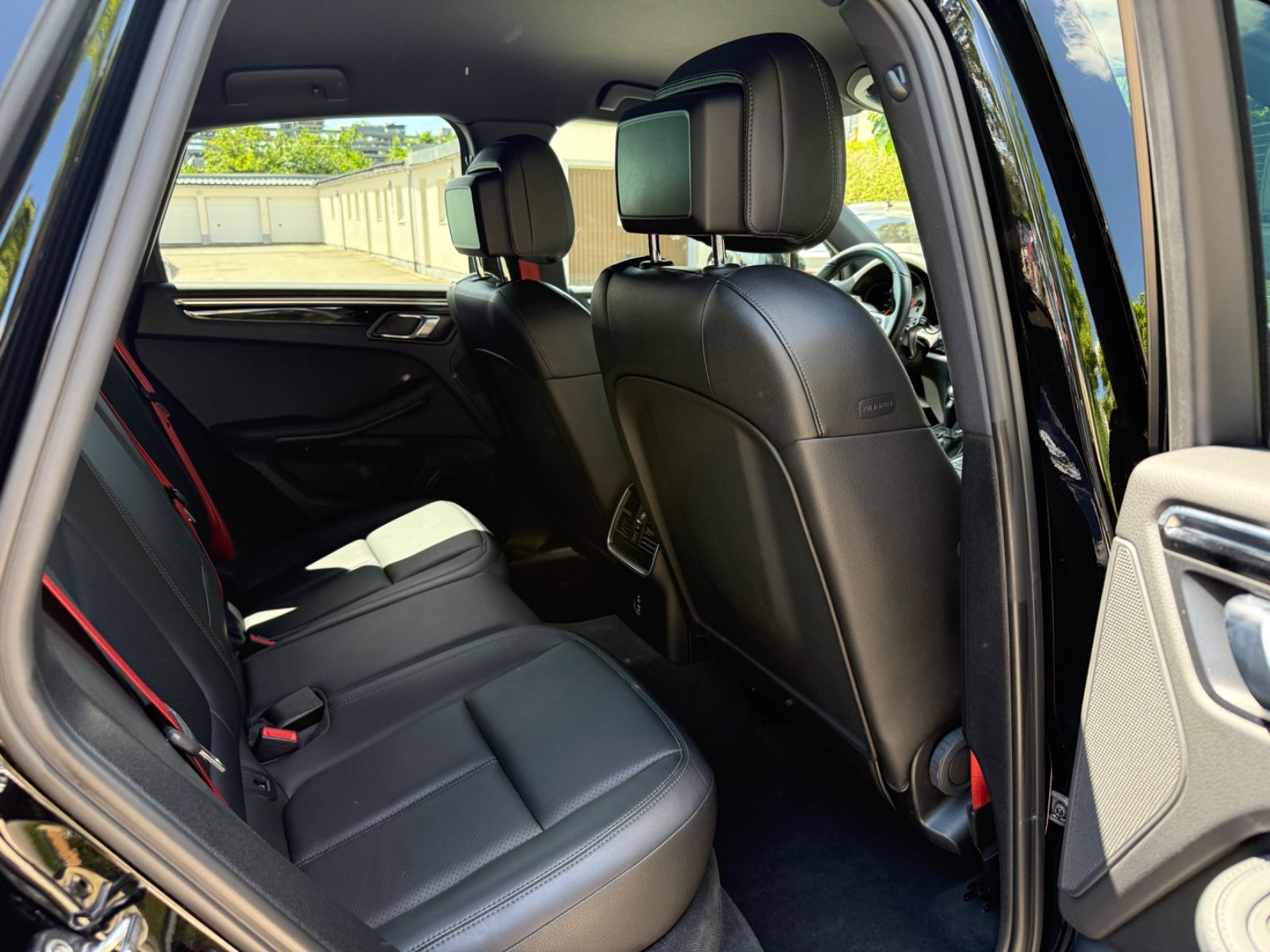 Porsche Macan S - Samsaru's Car Outlet