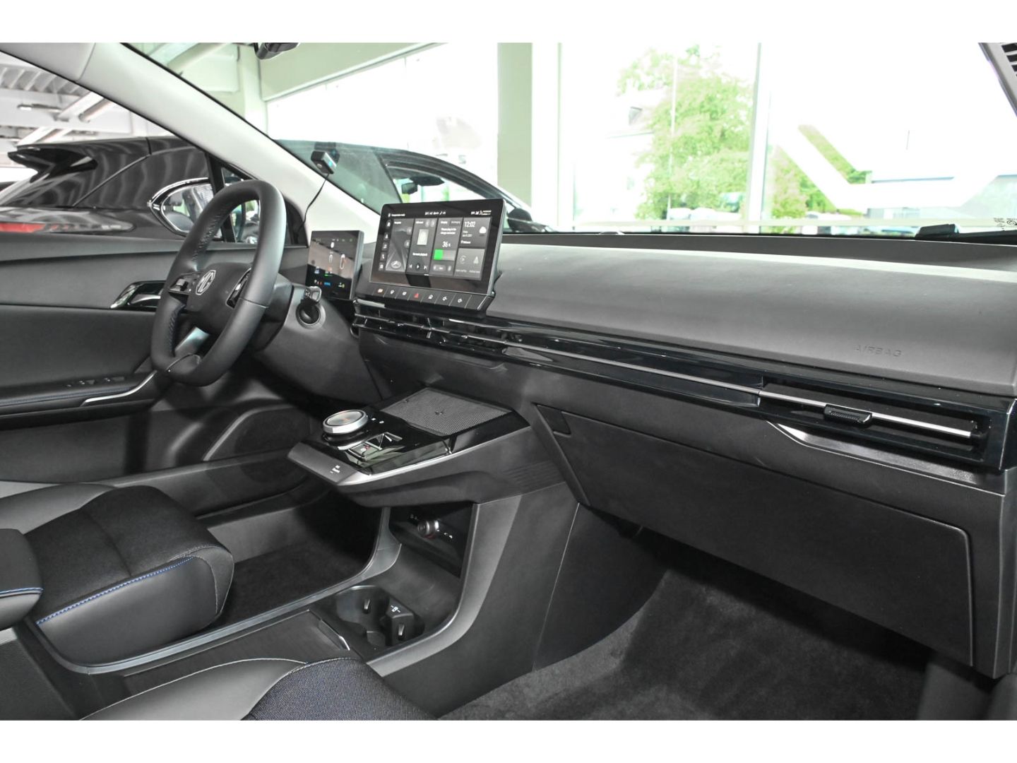 MG4 LUXURY 64 kWh+NAV+PILOT+360 °+LED+DAB + APPL