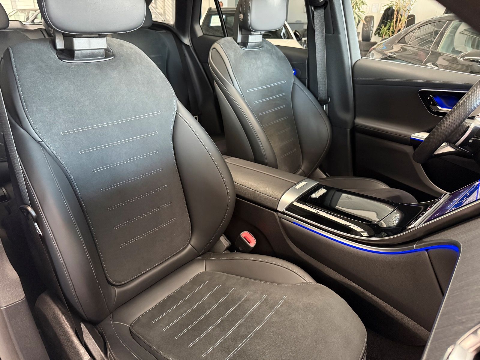 Mercedes-Benz GLC 300 4M AMG PREMIUM BURMESTER- PANORAMA- AHK!