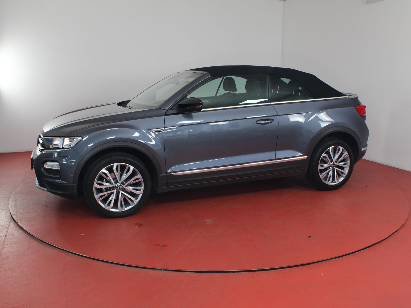 Volkswagen T-Roc 1.0 TSI - Samsaru's Car Outlet