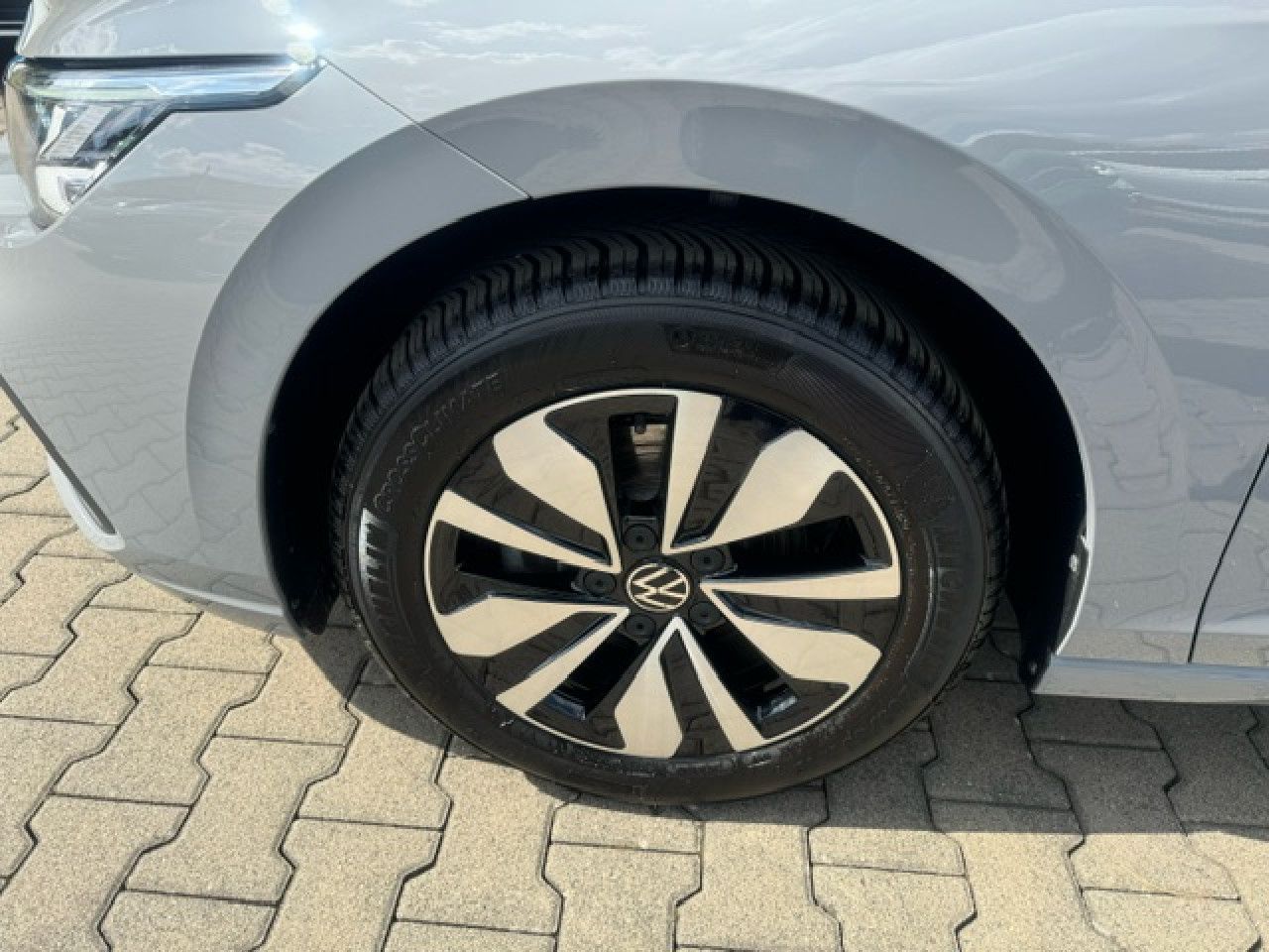 Volkswagen Golf VIII Move 1.5 TSI - Samsaru's Car Outlet