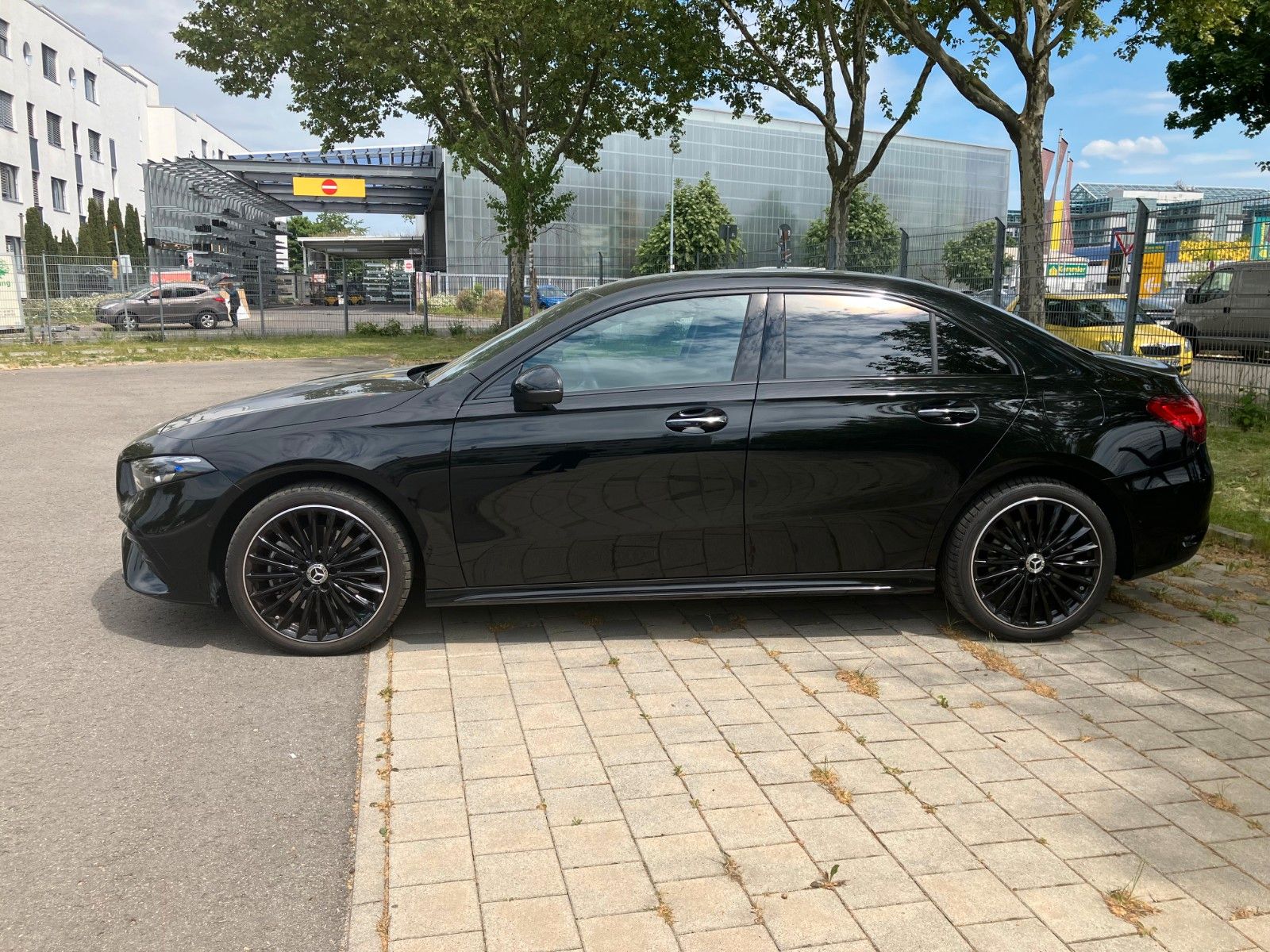 Mercedes-Benz A 250 e Limousine - Samsaru's Car Outlet
