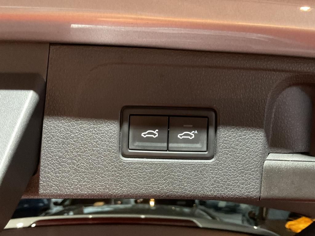 Volkswagen Passat Variant 1.5 TSI DSG Elegance - Samsaru's Car Outlet
