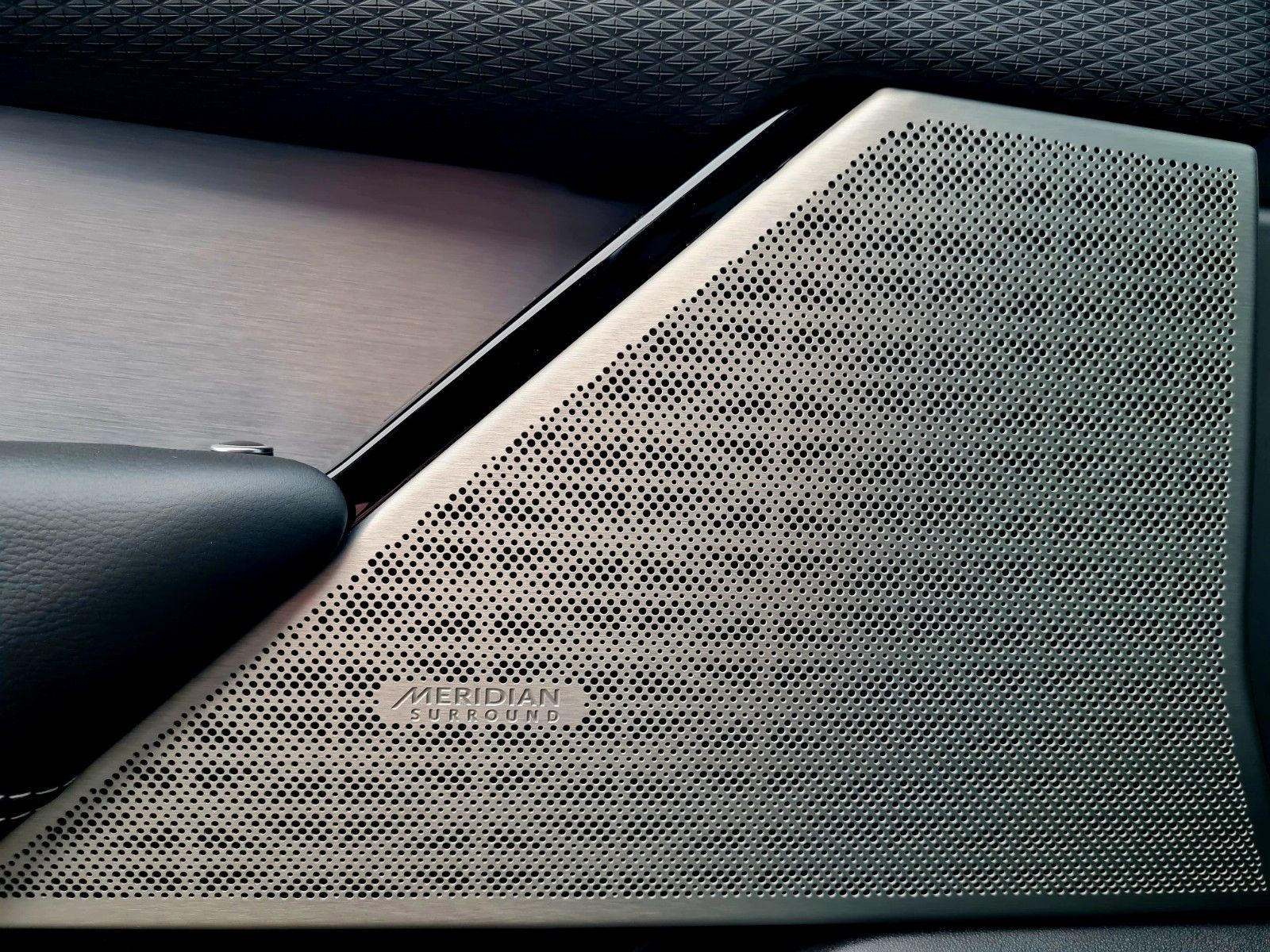 Range Rover Velar D300 R-Dynamic SE - Samsaru's Car Outlet