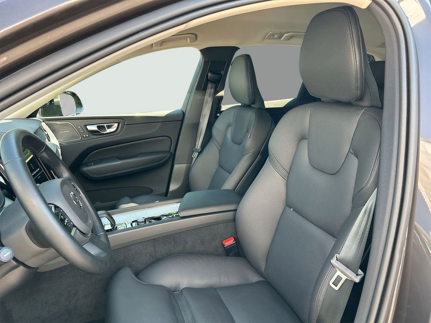 Volvo XC60 B5 B AWD Plus Dark - Samsaru's Car Outlet