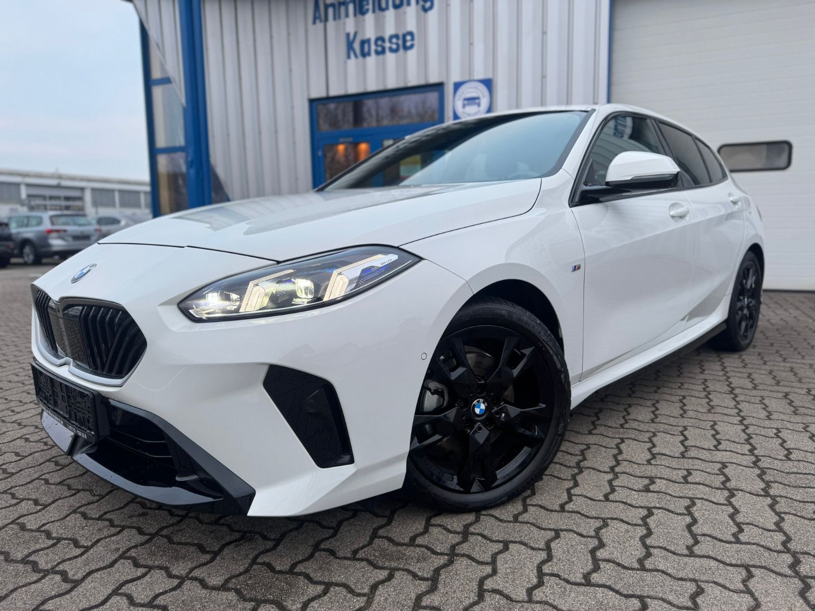 BMW 120i | M-PAKET | AUT | LED | HEAD-UP | DRIVING +