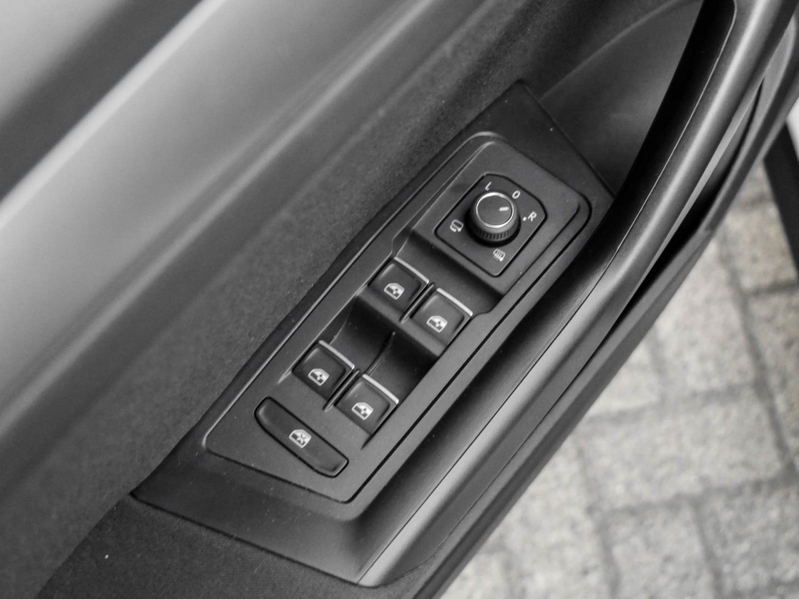 Volkswagen T-Roc ACTIVE 1.0 TSI - Samsaru's Car Outlet