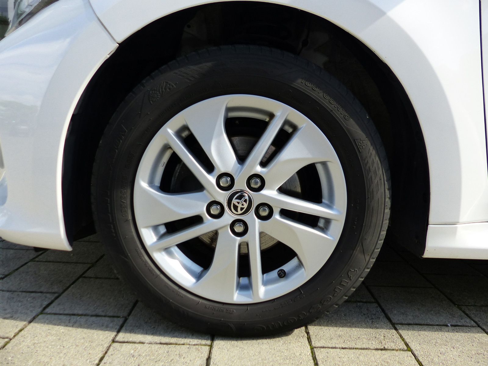 Toyota Yaris 1.5 VVT-iE Automatik Comfort - Samsaru's Car Outlet