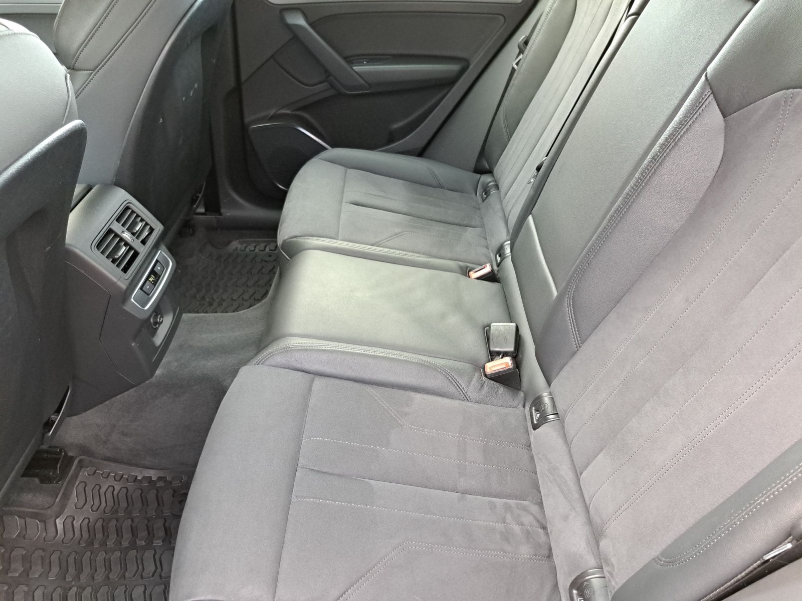 Audi Q5 S line 40 TDI quattro S tronic AHK PANO HEAD