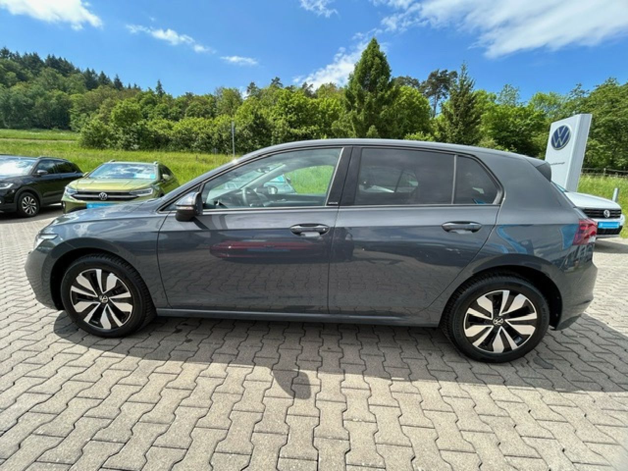 Volkswagen Golf VIII Move 1.5 TSI - Samsaru's Car Outlet